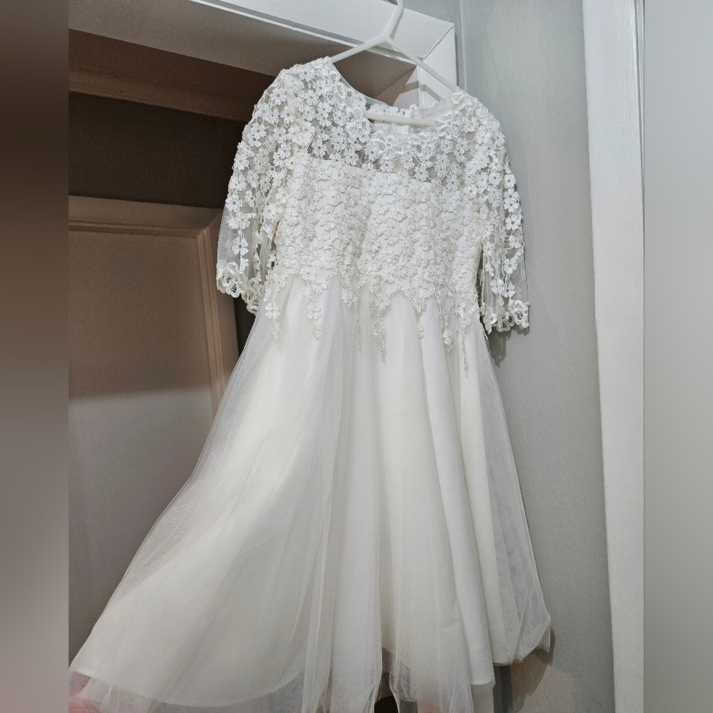 Girls White Dress, worn for a wedding once, size 8
